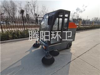 山东腾阳环卫TY-1900型电动驾驶式扫地车